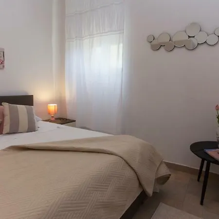 Ema Apartment *